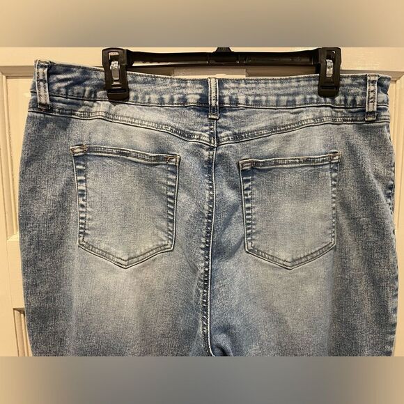 EST. 1946 Denim Distressed Faded Frayed Cropped Jeans Light Blue Size 16 - Picture 7 of 10